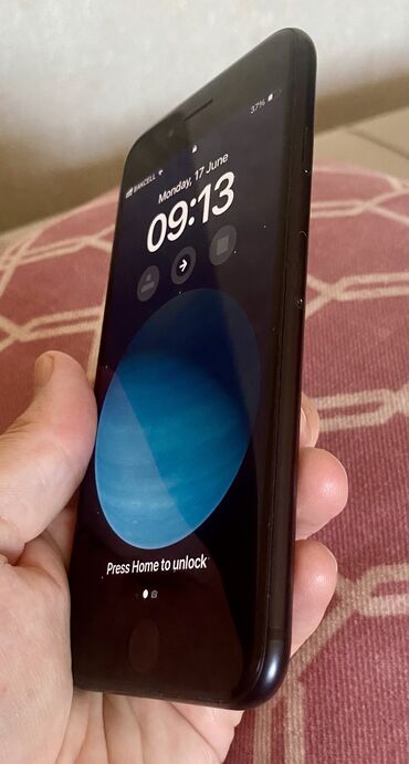 iphone se 2020 ikinci el: IPhone SE 2020, 64 ГБ, Черный, Отпечаток пальца, Беспроводная зарядка