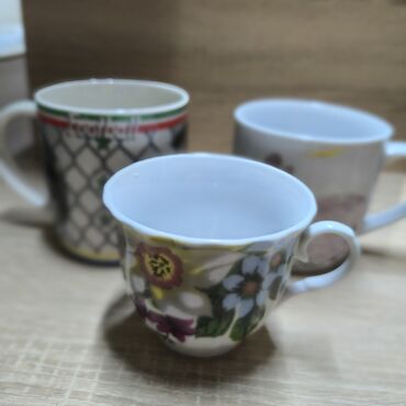 Стаканы: Набор разномастных кружек, 16 штук. За все 600 сом — 5