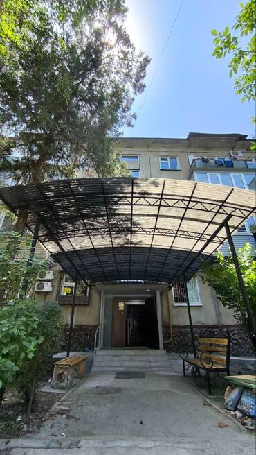 семейным квартира: 3 комнаты, 58 м², 104 серия, 3 этаж, Старый ремонт