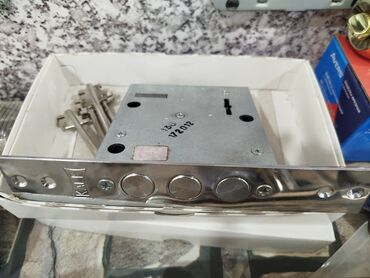 qapi setkalari: Daxili qapılar üçün mexaniki qıfıl mexanizmi - Korpus: metal, möhkəm