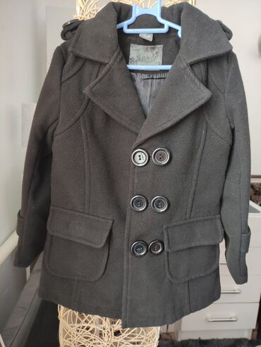 Шикарное пальто zara, смотрится очень стильно, размер на 2-3 года