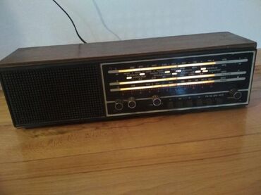 Əntiq radio: Priyomnik (Radioqəbul edici) Satılır. Heç bir problemi yoxdur. 100 — 10