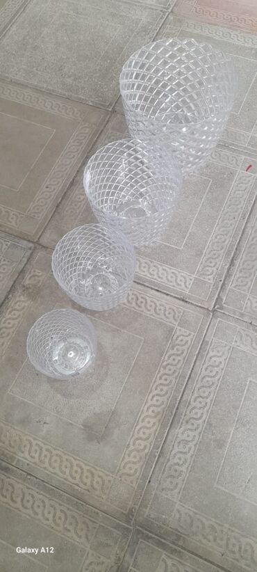 Bitkilər üçün dibçəklər: Dibcek Dibcek qabi yumru aq rengli gul.qabi yumru aq rengli dibcek — 2