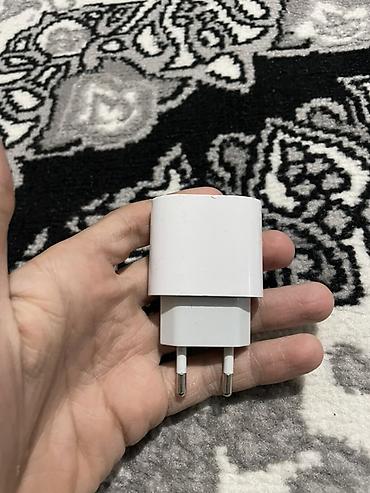 smart telefon: Apple USB‑C Güc Adapteri (şarj başlığı) - Güc çıxışı: 20W USB‑C Power — 2