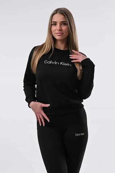 Gornji i donji deo: Zenske trenerke
S M L XL XXL
vezen znak Cena 2800 din. NABAVKA — 7