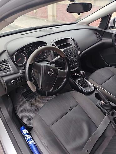 qazel yuk masin: Opel Astra hatchback – gümüşü rəng Kuzov: 5 qapılı hatchback Mühərrik — 5