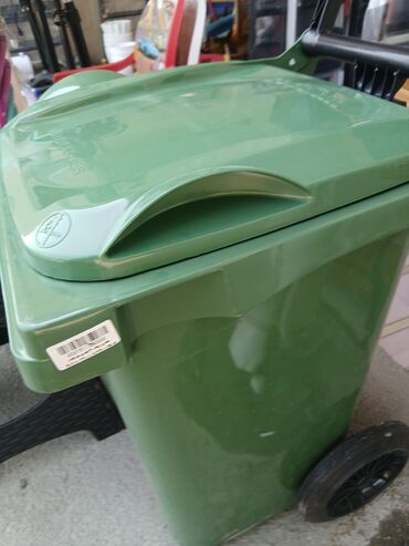 Tullantı qabları: Müxtəlif ölçülərdə və rənglərdə Goodbin zibil qutuları. Bu zibil — 5