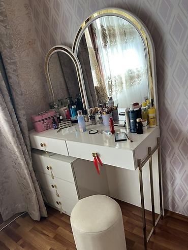 Мебель для дома: Yataq otağı mebel dəsti Tərkibi: - 3 qapılı iri qarderob: mərkəzdə — 3