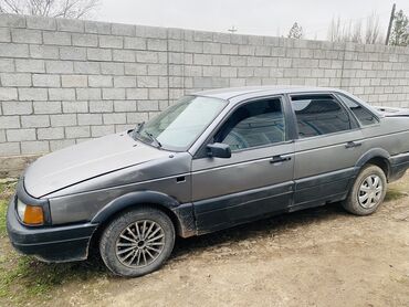 обмен на авто с доплатой: Volkswagen Passat: 1989 г., 1.8 л, Механика, Бензин, Седан