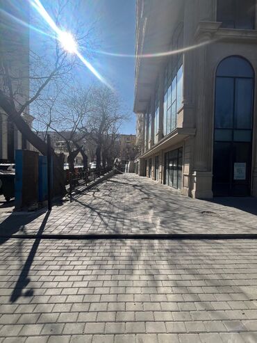 Digər kommersiya daşınmaz əmlakı: Sahibi tərəfindən icarəyə verilir: Səbayıl rayonu,Bayıl qəsəbəsi — 22