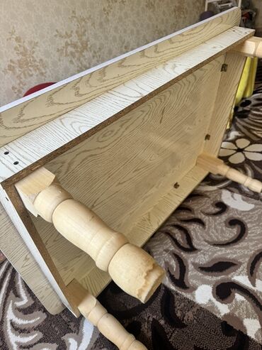 жыгач кесе: Ашкана үчүн үстөл, Тик бурчтуу, Бүктөлбөгөн