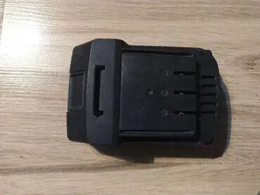 Ostali uređaji: 1. Parkside battery 18 V 1.5 Ah Pap 18 -1.5 A 2. 18 v Li ion baterija — 8