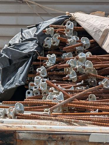 Инструменттер: Тайроты Б/У в аличи 300шт. 100см длина. Шпилька для опалубки (тяга — 2