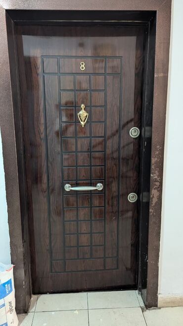 Mənzil üçün İşlənmiş Giriş qapısı Glazok ilə, Zəmanətsiz, Ünvandan götürmə
