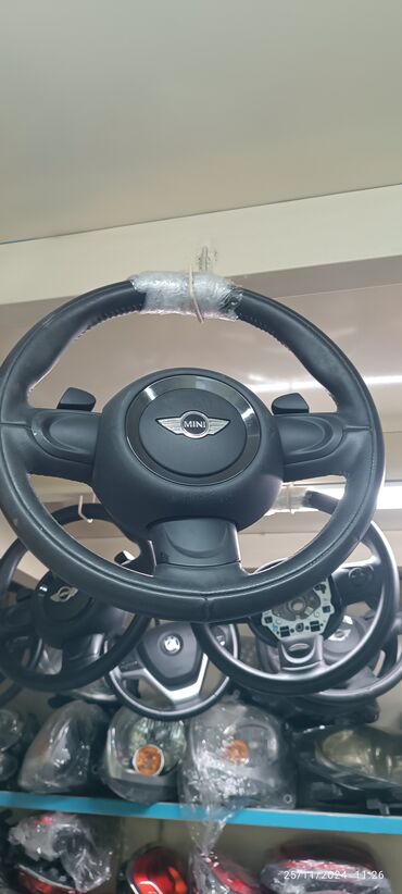 Sükanlar, rullar: MINI markalı, dəri örtüklü sükan. Funksional düymələri və erqonomik — 2