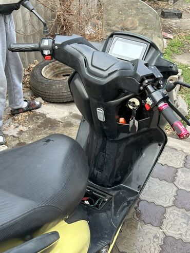 Скутеры: Макси-скутер Yamaha, 180 куб. см, Бензин, Б/у — 10