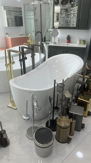 Unitazlar: Divara quraşdırılan, ağ rəngli bu tualet müasir vanna otağı dizaynları — 6