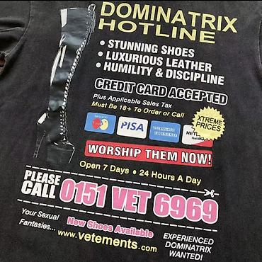Kişi geyimləri: Vetements “Dominatrix Hotline” kapüşonlu sweatshirt - Rəng: qara — 2
