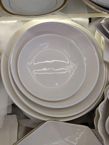 dish sets: Белые столовые тарелки из фарфора/керамики (классическая круглая — 1