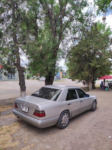 значки мерседес: Mercedes-Benz E 320: 1994 г., 3.2 л, Автомат, Бензин, Седан