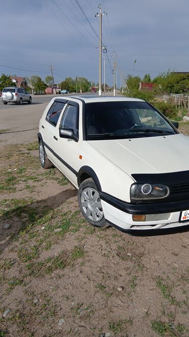 срочно срочно продаю машина: Volkswagen Golf: 1992 г., 1.8 л, Механика, Газ, Седан