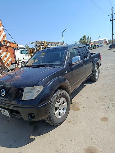 Nissan: Nissan Navara (D40) pikap - Gövdə: 4 qapılı Double Cab, qara rəng - — 3