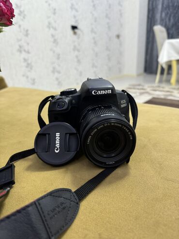 сумка для canon 600d: EOS 800D EF-S 18-55 IS STM Fotoaparat 650 azn-ə satılır.Demək olar