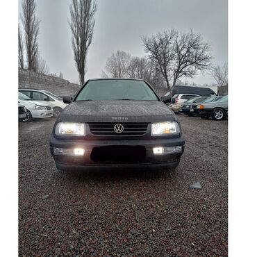 Volkswagen: Volkswagen Vento: 1992 г., 1.8 л, Механика, Бензин, Седан