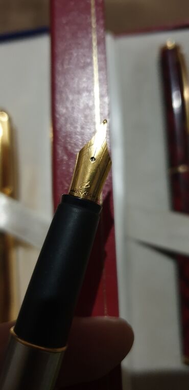 Наборы украшений: Набор из трех перьевых ручек в фирменных коробках. Состав: - Sheaffer — 1