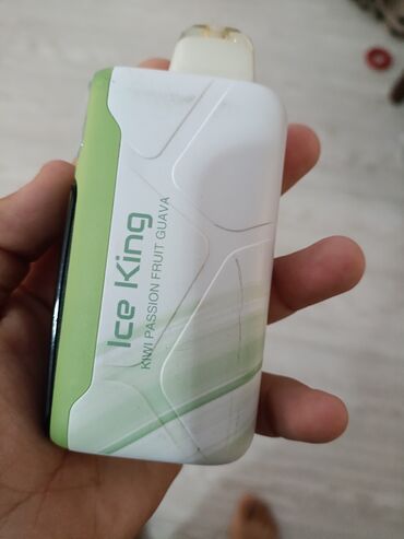 Bu, əlverişli və yığcam bir elektron siqaretdir. Cihaz təkrar