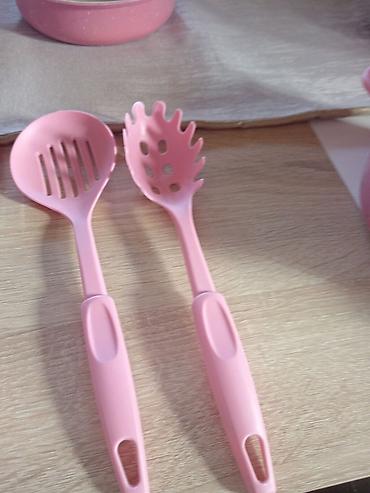 Kompleti posuđa: Komplet posuđa i kuhinjskog pribora – roze - Posuđe: tri — 3