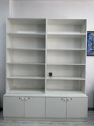 Kitab dolabları: Ağ rəngli iki bölməli kitablıq/dolap sistemi - Dizayn: Minimalist, ağ — 2