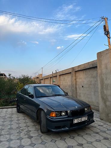 BMW: BMW 3 series: 1.8 l | 1993 il Sedan — 5