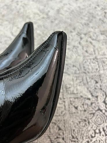 Ботинки и ботильоны: Женские ботильоны из лакированной натуральной черной кожи — 10