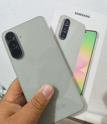 android auto: Samsung Galaxy A55 5G, цвет светло‑серый (Ice Blue/Gray) - Экран — 1