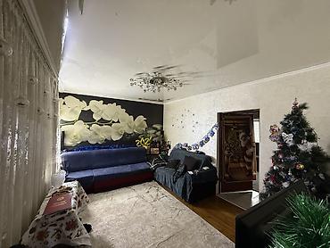 Продажа коттеджей и домов: Продаю дом с участком по ул.Куренкеева/Т.Молдо, р-н Церкви, участок — 7