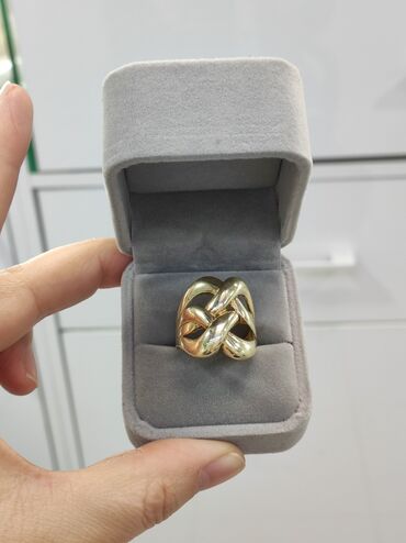 кольцо из камня: Серебряный кольцо дизайн Италия Серебро напыление жёлтое золото 925
