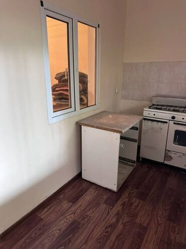 пескоструй в аренду: 1 бөлмө, Кыймылсыз мүлк агенттиги, Чогуу жашоосу жок, Эмерексиз