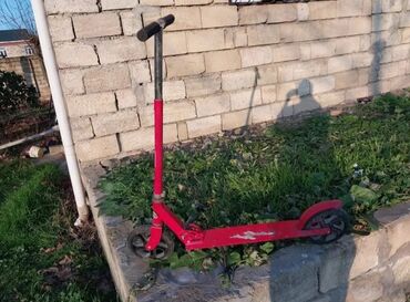 moped 80cc: Qırmızı rəngli uşaq skuter - Rəng: qırmızı - Mexaniki, 2 təkərli