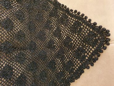 Hicab: Qara rəngli, üçbucaq formalı əl işi şal - Material: xırda parıltılı — 3