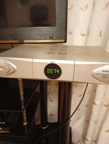 Televizorlar: Krosna aparatı.Pultu və şunuru yoxdur