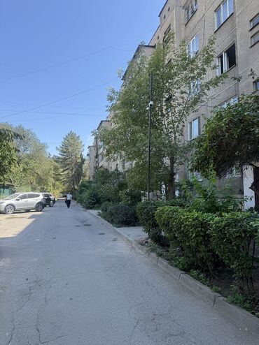 однокомнатная квартира продается: 1 комната, 37 м², 105 серия, 1 этаж, Старый ремонт