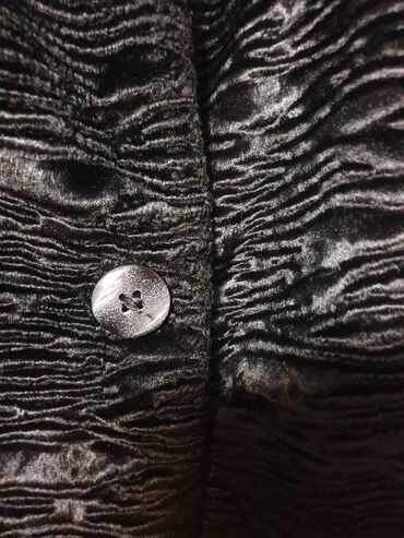 Шубы: Продаем новую полушубку из каракуля . Проиводство Южная Корея. Размер — 9