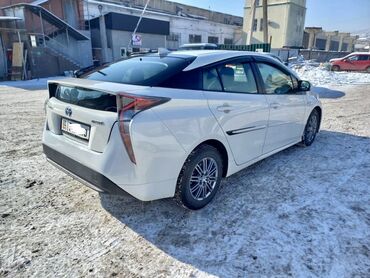 Toyota: Toyota Prius: 2016 г., 1.8 л, Вариатор, Гибрид, Седан