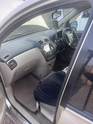 Toyota: Toyota Ipsum: 2003 г., Минивэн — 21