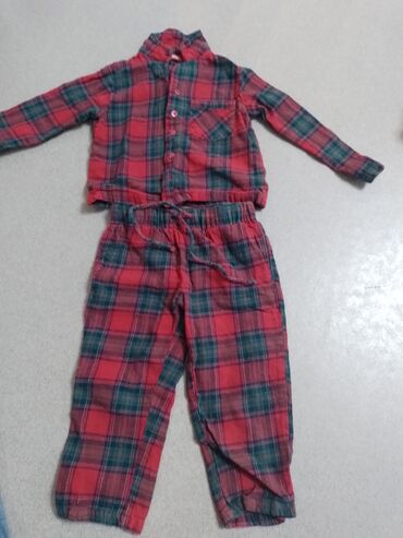 детские зимние комбинезоны с мехом: Продам одежду на 1-2 года за все 400сом одежда очень хорошего