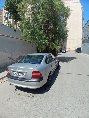 lizinqlə satılan avtomobillər: Opel Vectra: 1.8 l | 1998 il 3000000 km Sedan