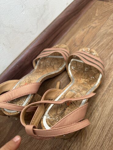 кожаные сандалии: 2-3 носила кожаная босоножек, томоас Мун.36 размер