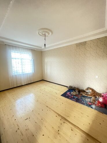 Uzunmüddətli kirayə mənzillər: Bu mənzildə taxta döşəmələr, müasir divar kağızları və geniş — 5