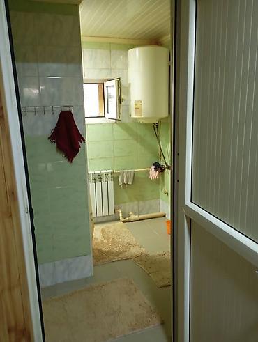 дом ынтымак: Продаю 3-комнатный дом Адрес: с. Ленинское Этаж: 1 Площадь дома: 90 м2 — 5